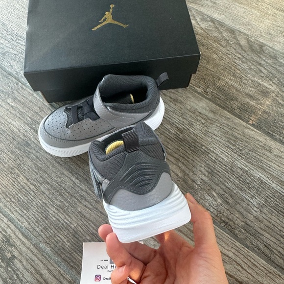 Brand New Air Jordan Max Aura 5 Toddler’s shoes “Grey” - Picture 5 of 10